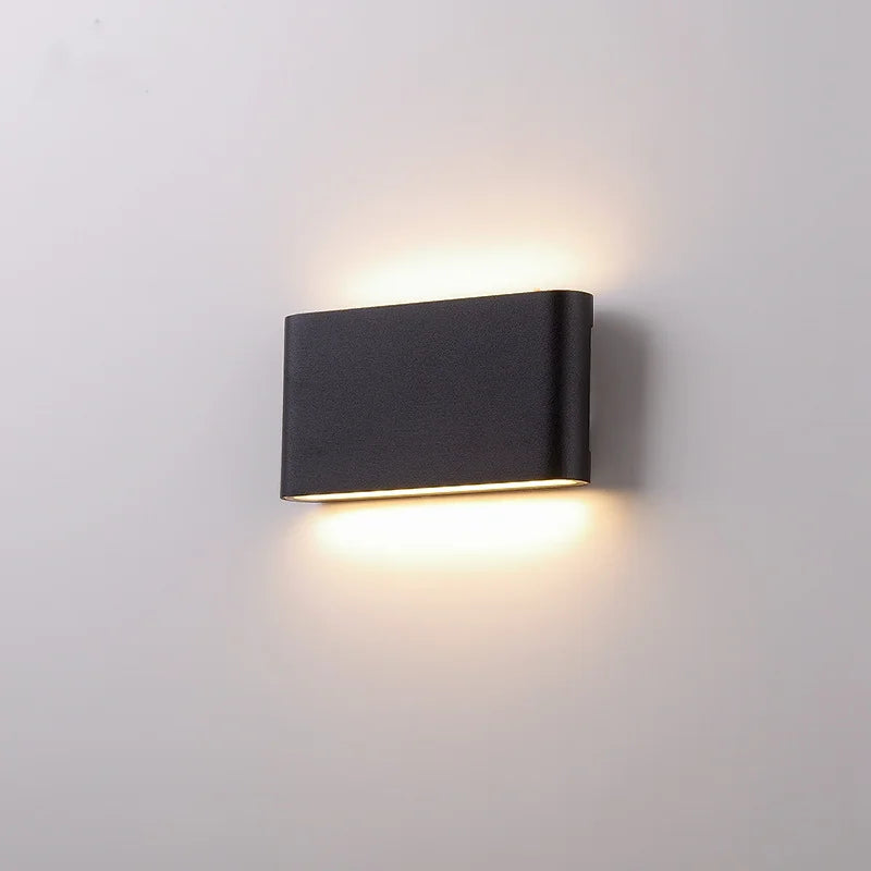 Lámpara LED de pared impermeable IP65 – luz cálida para exterior e interior