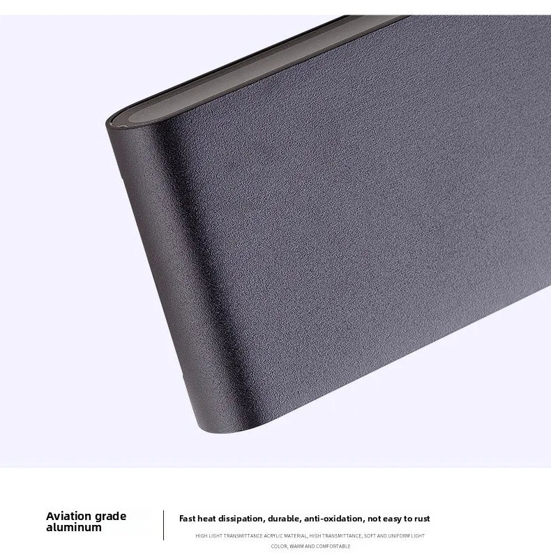 Lámpara LED de pared impermeable IP65 – luz cálida para exterior e interior
