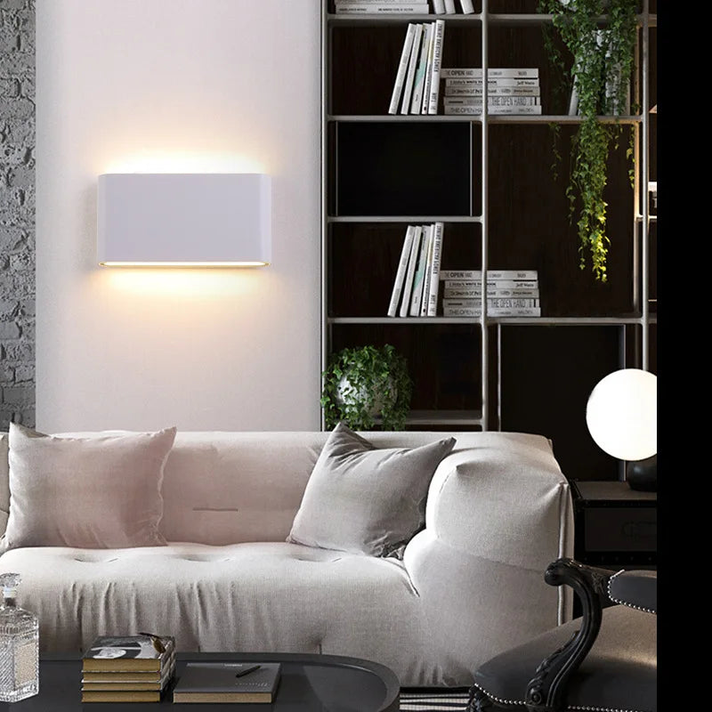 Lámpara LED de pared impermeable IP65 – luz cálida para exterior e interior