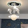 Lámpara infantil techo – diseño planetas, estrellas y astronauta para cuarto de niños