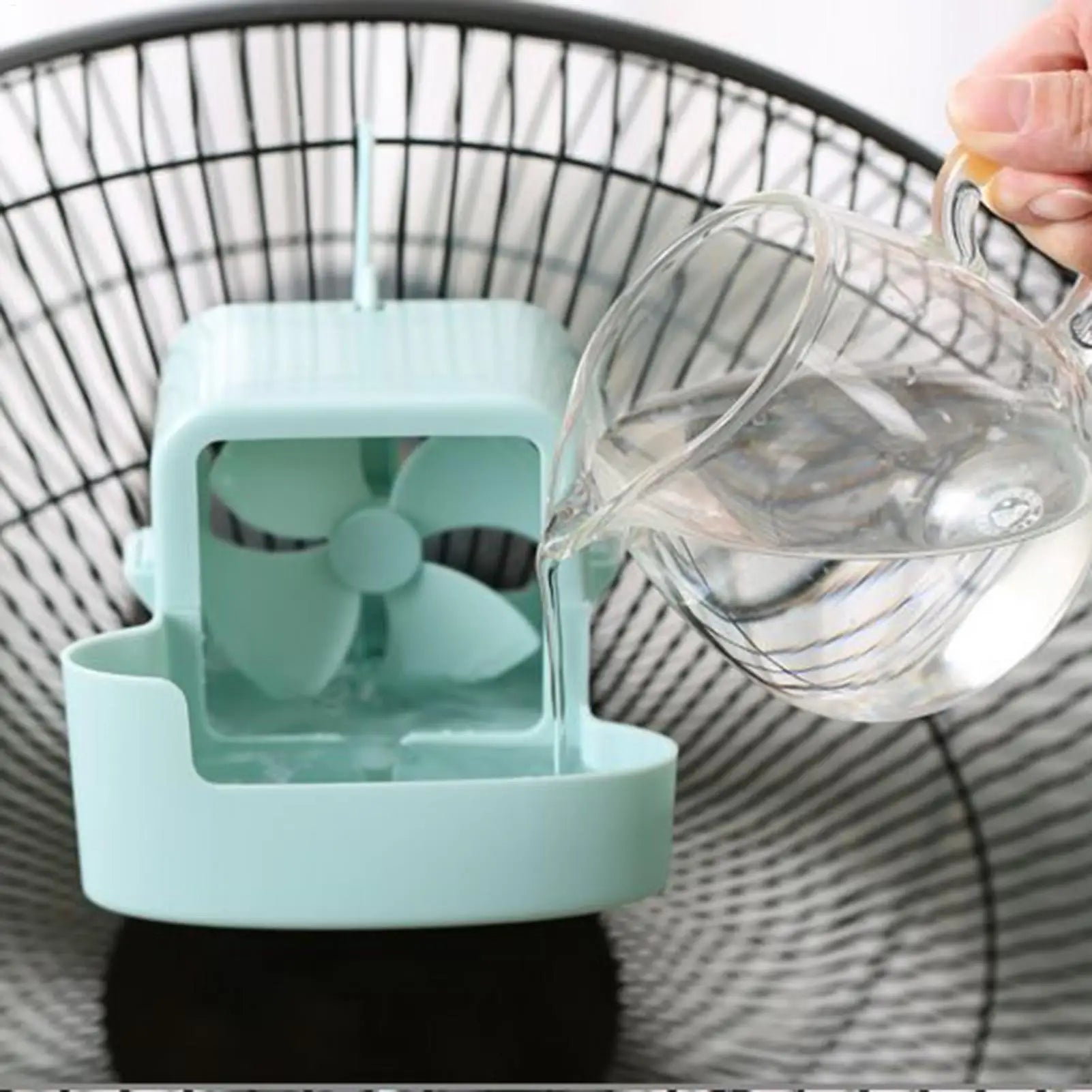 Accesorio de Enfriamiento para Ventilador - 4 Vasos de Hielo Colgantes - Herramienta de Enfriamiento con Niebla - Para Ventilador de Pie - Adaptador Colgable - Soporte de Hielo