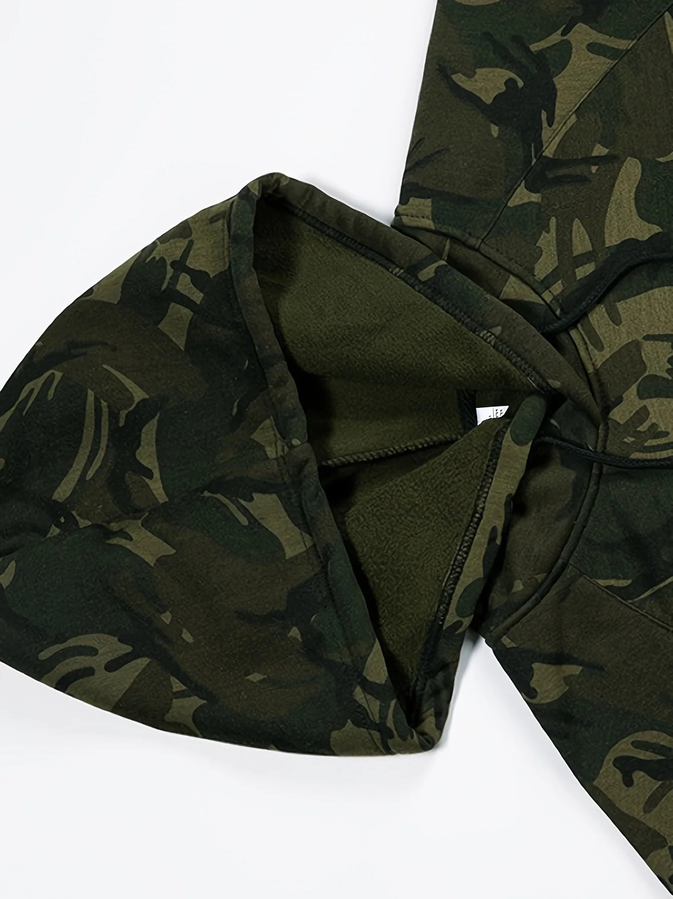 Hoodie camuflado hombre – diseño color block casual con bolsillo canguro