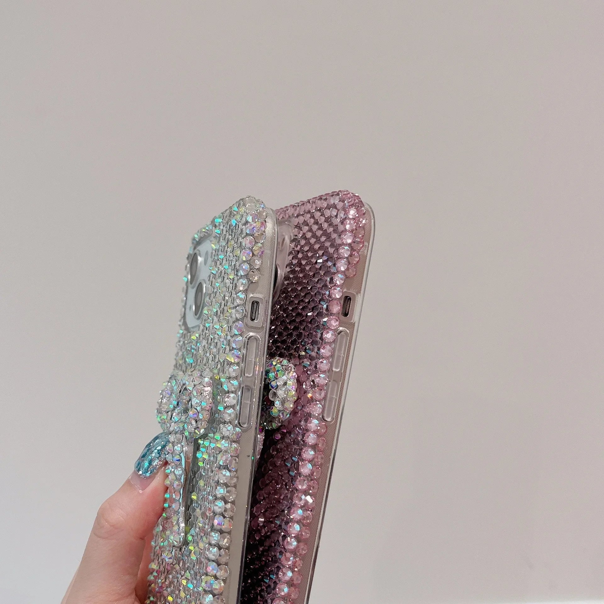 Funda full diamond con lazo para iPhone – protección brillante y adorable