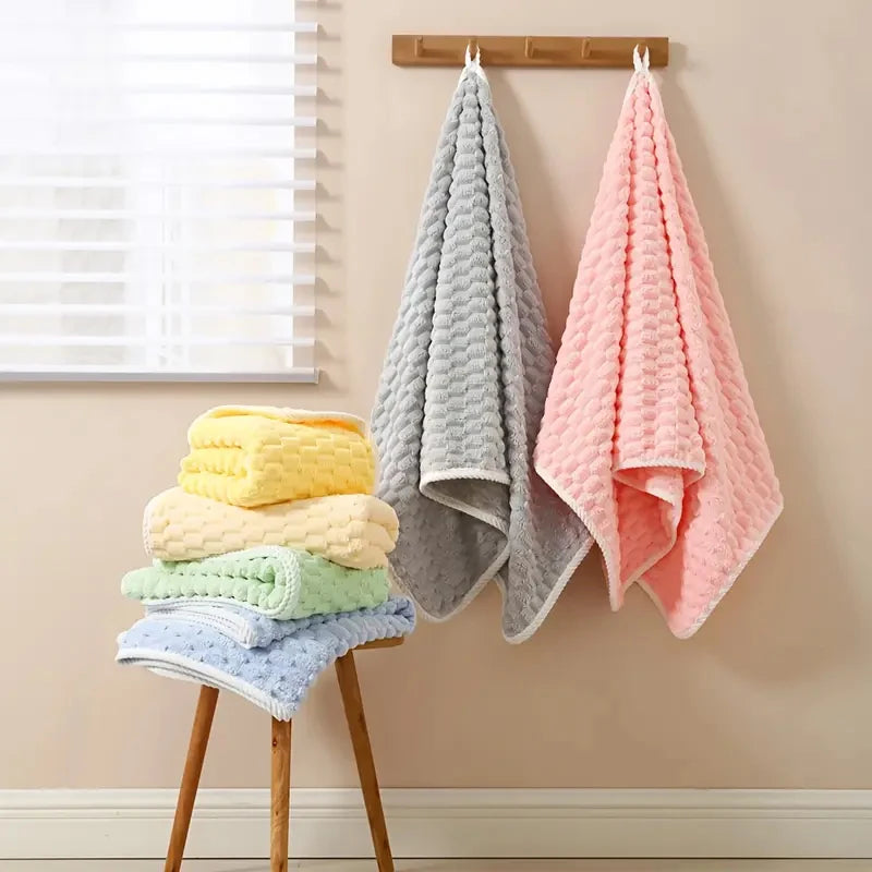 Toallas de baño grandes de coral fleece – gruesas, absorbentes y de secado rápido