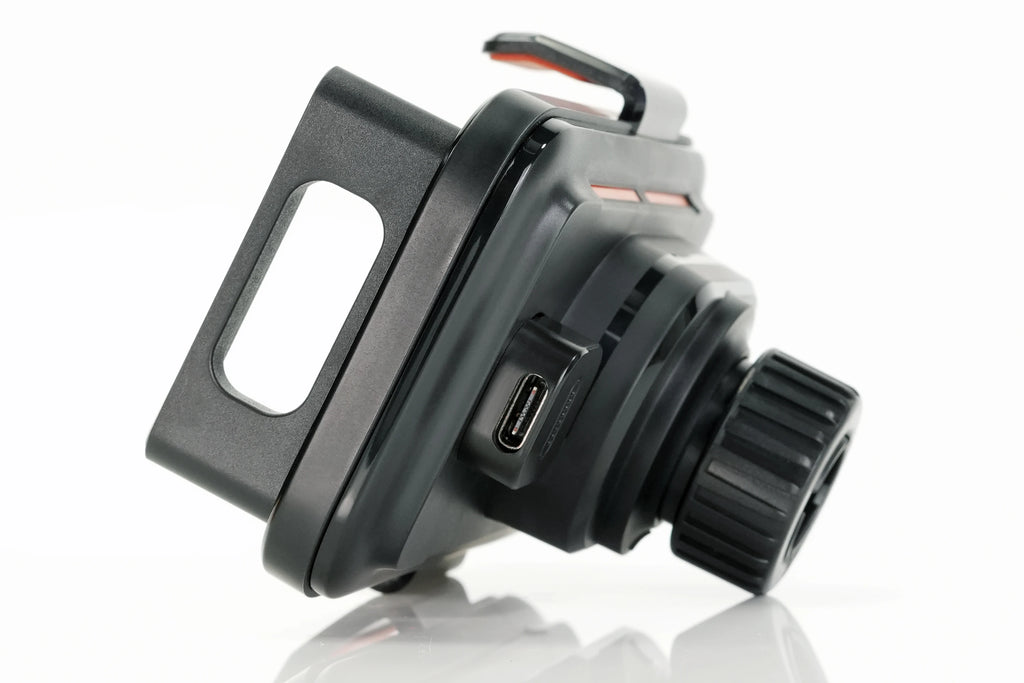 Cargador y soporte para auto – inalámbrico 15W y con cable, rotación y sensor automático